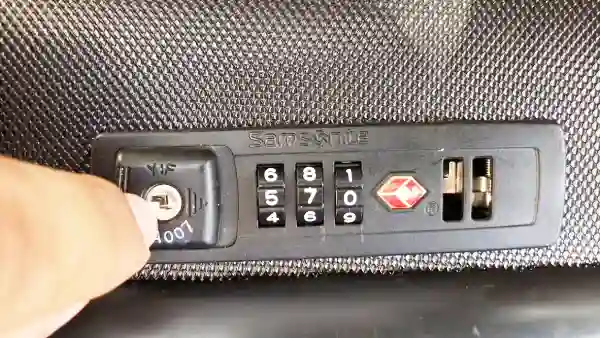 How to set the lock code on a Samsonite Aeris basic (and other cases  without TSA) - YouTube